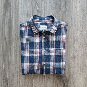 Casual linen button-up from Frank & Oak